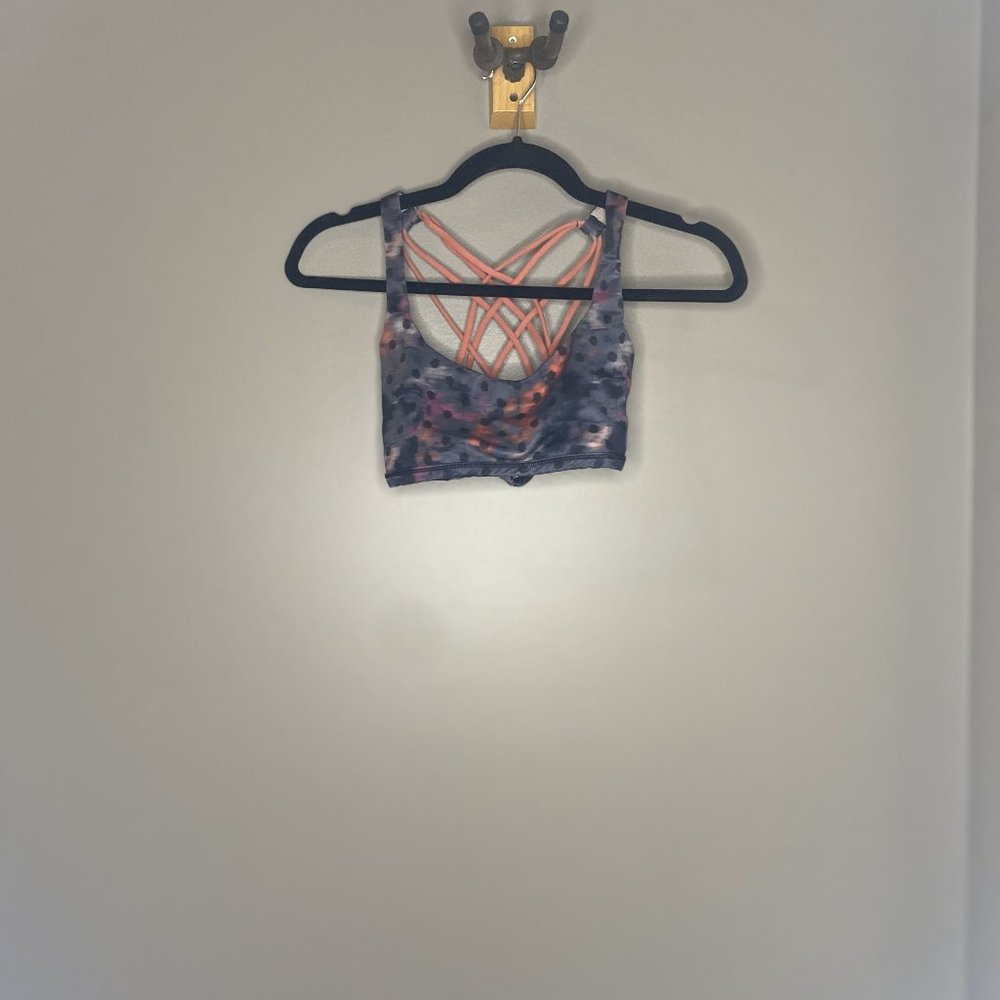 Lululemon sports bra size 6